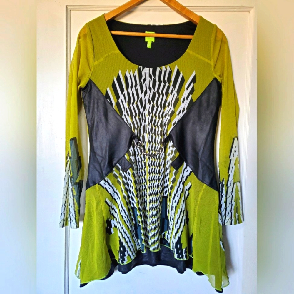 Stunning Adam Jacobs Top 💚🇨🇦